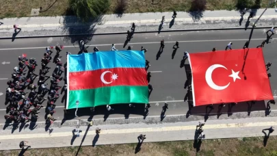 Kars’ta Karabağ şehitleri için ‘İki Devlet Tek Yürek’ yürüyüşü