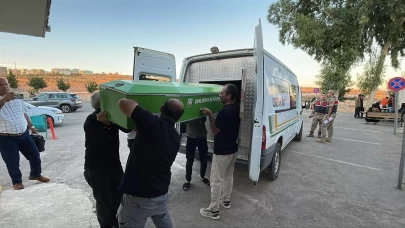 Anne, baba ve 2 çocuğu gözyaşlarıyla uğurlandı