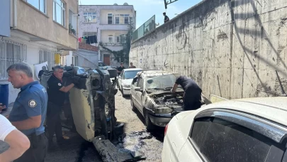 Samsun’da kamyonet otomobilin üzerine düştü: 2 yaralı