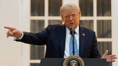 Trump'la görüşmesi sonu oldu! Dışişleri Bakanı görevden alındı