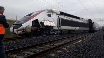 Fransa'da yolcu treni raydan çıktı!