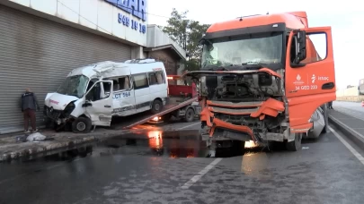 İstanbul’da savrulan minibüs dükkanın duvarında durabildi