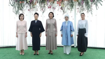 Emine Erdoğan Bişkek'te lider eşleriyle etnik el sanatları sergisini ziyaret etti