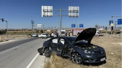 Çorum’da iki otomobil çarpıştı: 5 yaralı