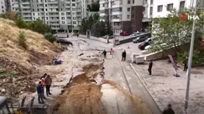 Ankara’da sel sonrası yol çöktü