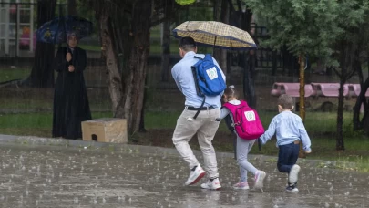 Kuvvetli yağış sonrası gözler valiliklerde! 29 Eylül'de okullar tatil mi?