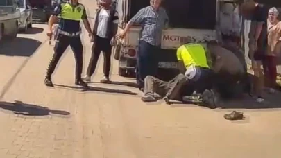 Kalp krizi geçiren vatandaşı polis hayata döndürdü