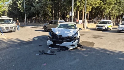 Adıyaman’da iki otomobil çarpıştı: 1 kişi yaralandı