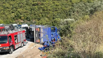 Bursa’da devrilen kamyonda 1 kişi öldü, sürücü yaralandı
