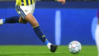 Fenerbahçe - Roma CANLI İZLE! İlk 11'ler belli oldu (TRT 1)