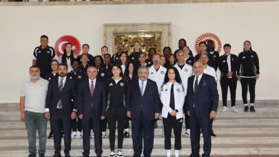 Yüksekova Spor Kulübü’nden MHP'li Feti Yıldız’a anlamlı ziyaret