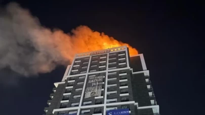 Ankara’da iş merkezinin çatısında yangın çıktı
