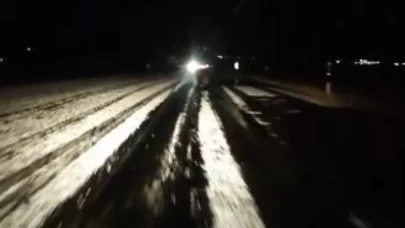 Ardahan'da şiddetli dolu trafiği kilitledi