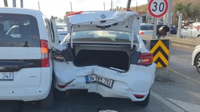 Eyüpsultan'da 4 araç birbirine girdi