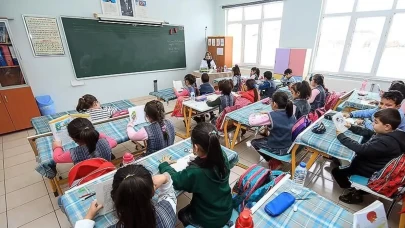 BUGÜN OKULLAR KAÇTA KAPANACAK? İstanbul 14 Eylül ders bitiş saati