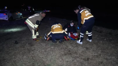 Edirne’de otomobil orta refüje devrildi