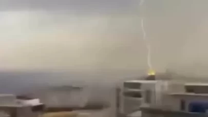Şırnak'ta korku dolu anlar! 8 katlı binaya yıldırım düştü
