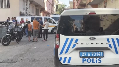 Eşini öldürdü, sokağa çıkıp dehşet saçtı