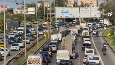 İstanbul'da hem yollar hem toplu taşıma felç!