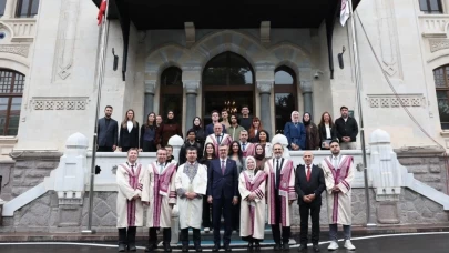 Burhanettin Duran'dan gençlere tarihi kürsüden çağrı