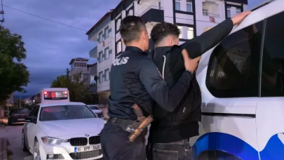 Ehliyet sınavında kopya düzeneğiyle yakalandı