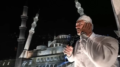 Salâ okunurken müzik dinlemek günah mı, haram mı? İşte Diyanet'in salâ açıklaması