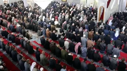 2 Ekim Cuma namazı saat kaçta? İstanbul, Ankara ve İzmir'de vakit belli oldu