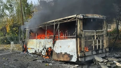 Füze otobüs durağına isabet etti, 12 ölü!
