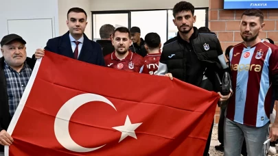 Trabzonspor kafilesine Türk bayraklı karşılama