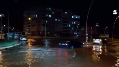 Sürücüler ve yayalar yollarda mahsur kaldı!