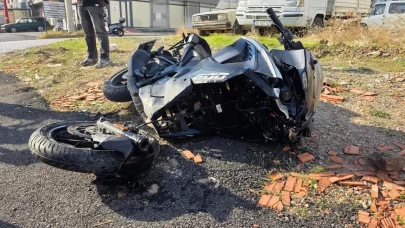 Motosiklet sürücüsü metrelerce havaya savruldu!
