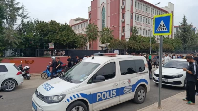 Ortaokulda bıçaklı saldırı! Dedikodu kavgası kanlı bitti