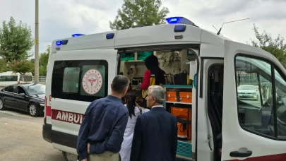 Okulun karşısına geçmek isteyen öğrenciye motosiklet çarptı