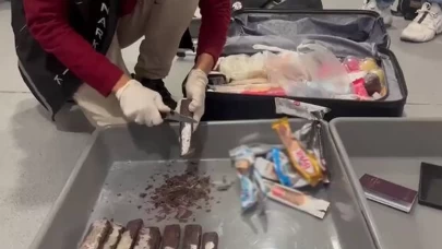 İstanbul Havalimanı’nda çikolata paketlerinin içinden çıkanlar şaşırttı!