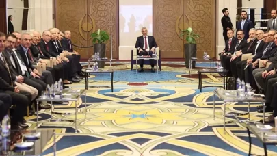 Bakan Memişoğlu sağlık sektörünün temsilcileriyle bir araya geldi