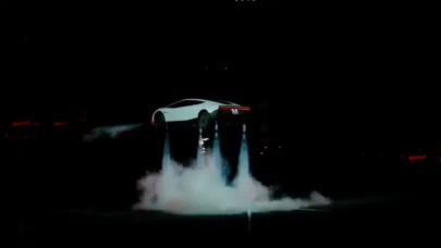 Tesla uçan otomobil Roadster'ı tanıttı!