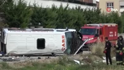 Konya'da rehabilitasyon servisi otomobille çarpıştı