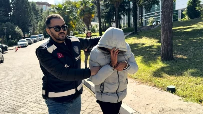 Eşini sırtından ve bacağından bıçakladı