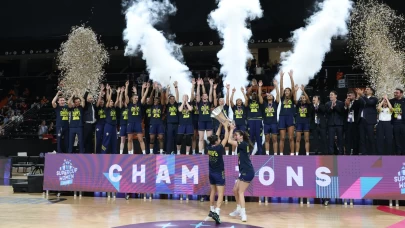 Şampiyon Fenerbahçe Tarfin, kupasını aldı