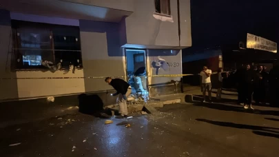 Adana'da eve el yapımı patlayıcı atıldı!
