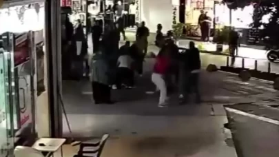 Kocaeli'de anne ve kızına sokak ortasında kalabalık grup saldırdı
