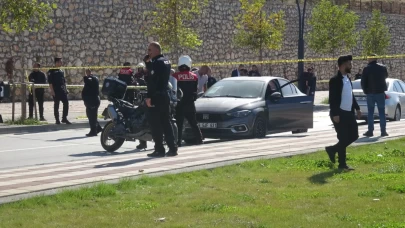 Tartıştığı eşini bıçaklayıp aracında intihara kalkıştı!
