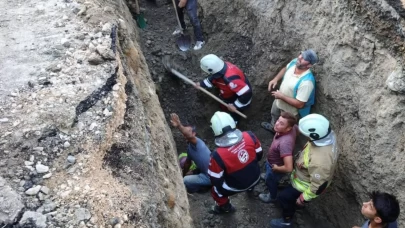 Hatay'da göçük altında kalan işçi sağ kurtarıldı