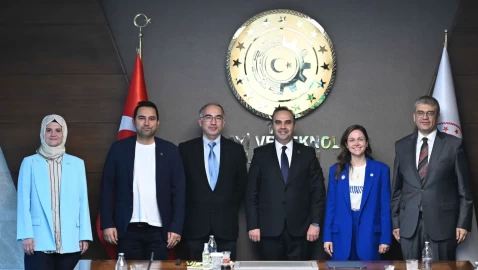 Bakan Kacır, TÜBİTAK destekli Türk akademisyenlerin uluslararası başarısını tebrik etti