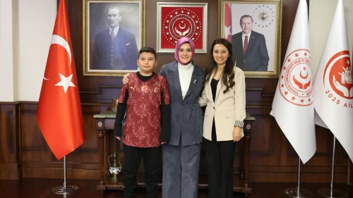 Bakan Göktaş’tan şehit evladına anlamlı ziyaret: Şehit aileleri bizim en kıymetli emanetimizdir