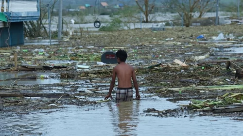 Fung-wong Tayfunu Filipinler'de 27 can aldı