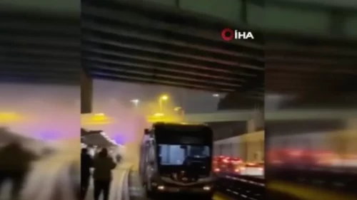 Sürücü yolcuları son anda tahliye etti