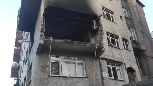 Kağıthane’de doğalgaz patlaması: Duvar yıkıldı, araçlar hasar gördü