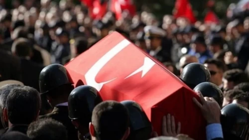 Son dakika... Türkiye kahraman şehitlerini uğurluyor... 20 şehidimizin naaşları tören alanına götürülüyor