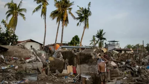 Filipinler'de felaketler üst üste: 100 bin kişi tahliye edildi